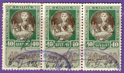 1922 LATVIA 40 SANTIMI BLOCO DE 3 SELOS DE RECEITA. WATERMARK WAVY LINES 10070 - Imagem 1 de 2