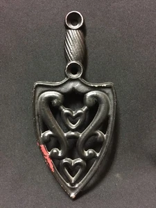 ¡De colección! Trivet de formas de corazón de hierro fundido - Imagen 1 de 3