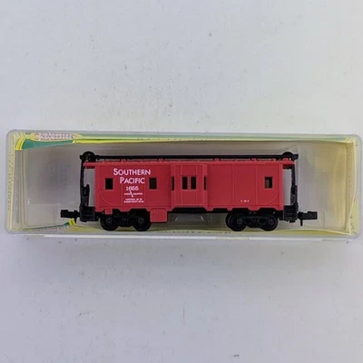 Model Power 3122 N Scale Bay Window Caboose - Southern Pacific #1655 - Image 1 of 2