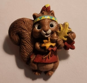Vintage Thanksgiving Squirrel Brooch 1.5" - Picture 1 of 7