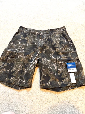 Men's Old Navy Lived in Straight Cargo Built in Flex Camo 9" Inseam Shorts Sz 32 - Image 1 of 4