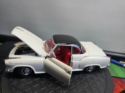 BORGWARD ISABELLA COUPE WHITE BLACK TOP 1:18 REVELL - Image 1 of 4