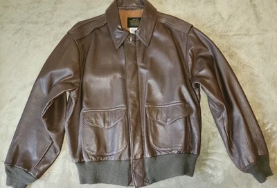 Chaqueta de bombardero Avirex A-2 de cuero marrón talla 44 Fuerzas Aéreas del Ejército de los Estados Unidos  Foto 1 de 4