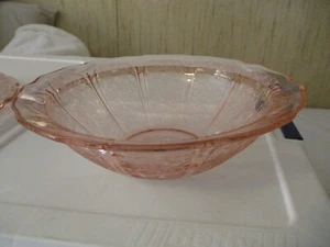 Servizio da portata vintage Jeanette in vetro rosa con fiori di ciliegio depressione 8 1/2" - Foto 1 di 2