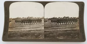 Stereoview Galant Soldiers on Parade Grounds Tokio Japón 1904 H.C. White Co. - Imagen 1 de 4