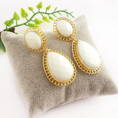 Pendiente colgante con pasador de empuje hacia atrás enchapado en oro ágata blanca corte a cuadros regalo para mujer Foto 1 de 3