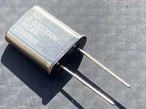 7.030MHz HC-49 30pF 25PPM 50Ohm 1mW -10-60°C Crystal Pixie/Forty9er US-SHIP - Picture 1 of 4