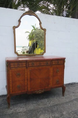 Tocador de baño francés con incrustación superior de mármol tallado 5719 Foto 1 de 4