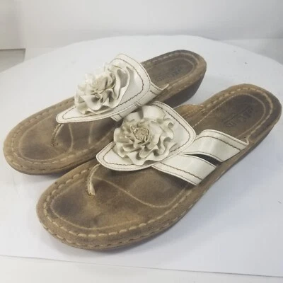 Sandalias de tanga Cliffs by White Mountain para mujer 10M blancas florales zapatos Foto 1 de 4