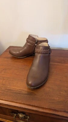 NWOB Life Stride Velocity Women's 8M Adriana Side Zip Ankle Bootie Boots Brown  - Image 1 of 4