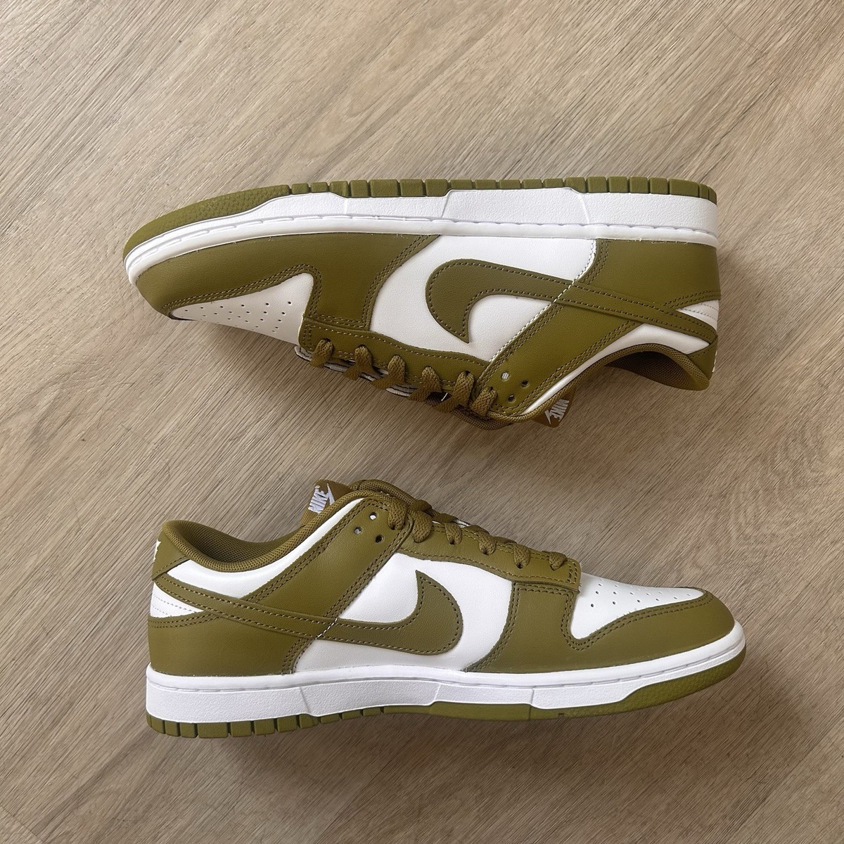 靴 Nike SB DunkLowProWhite and Pacific Moss Nike Dunk Low Retro Mens Lifestyle Shoes White Pacific Moss