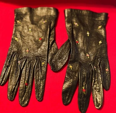 Vintage Ladies Brown Leather Driving Gloves Embroiderd w Roses Size Very Small - Image 1 of 4