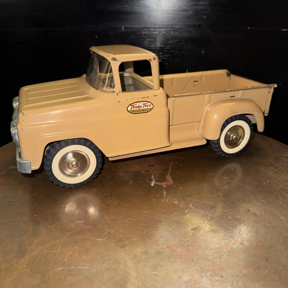 VINTAGE TONKA 1959 SPORTSMAN PICKUP TRUCK LIGHT TAN ORIGINAL PAINT AND DECALS - Image 1 of 4