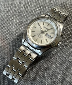SEIKO Kinetic 40mm Men's 5M63-0B90 Day Date Wristwatch SPARES / REPAIRS - Picture 1 of 10