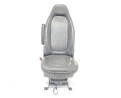 Assento dianteiro 2012 VPG MV-1 OEM tem desgaste  - Imagem 1 de 4