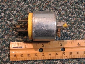 Leviton 15A 125V 3-poliger runder Stecker ~ geerdete Abdeckung - Bild 1 von 3