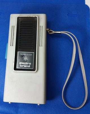 Transceptor marca Electro 1973 modelo EB-8100 con correa lateral.   Walkie Talkie Foto 1 de 2