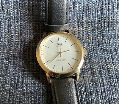 Q&Q by Citizen - Reloj Cuarzo Tono Dorado Negro Imitación Cuero Banda Cara Blanca  Foto 1 de 3