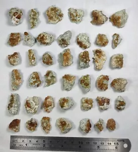 300 gms di cristalli di granato di Hessonite su matrice (lotto) - Agenzia Mohmand, Pakistan. - Foto 1 di 20