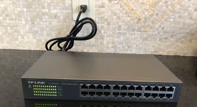 TP-Link 24-Port Gigabit Ethernet Unmanaged Switch Desktop/Rackmount TL-SG1024D - Image 1 of 4