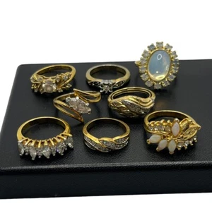 Lote de anillos de colección de diamantes de imitación en tono dorado tallas variadas - Imagen 1 de 18