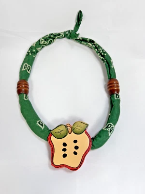 Collar Hecho a Mano Bandana Tela Madera Pintado Manzana Cuentas Maestro Regalo De Colección Foto 1 de 4