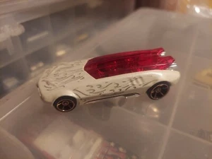 Vehículo diecast Hot Wheels Whip Creamer 2002 1:64 blanco y rojo coche de colección - Imagen 1 de 6