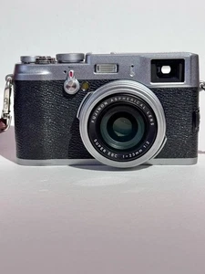 Fujifilm X100 12,3 MP APS-C CMOS EXR 4x zoom ottico fotocamera digitale -100% funzionante - Foto 1 di 8
