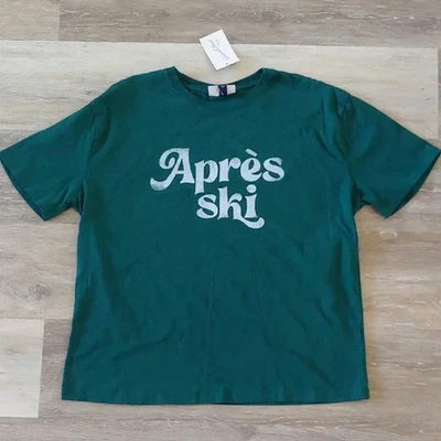 NUEVO CON ETIQUETAS Universal Thread Mujer Apres Ski Gráfico Camiseta Verde Talla M Foto 1 de 4