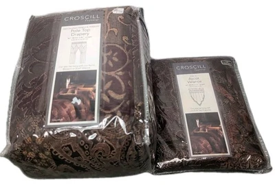 CROSCILL RED GALLERIA PATCHWORK (2) PAINÉIS CORTINAS 41X84 & (1) ASCOT VALANCE  - Imagem 1 de 4