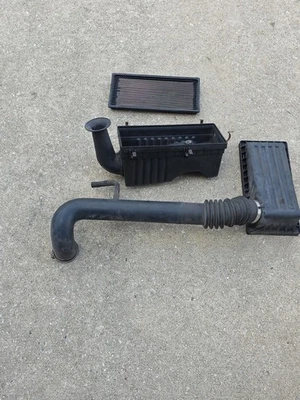 Jeep Wrangler 1997-2004 4,0 6 cilindros OEM CAJA DE AIRE, manguera y filtro K&N. Foto 1 de 4