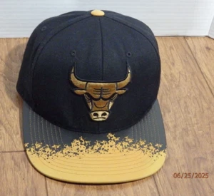 Mitchell & Ness Chicago Bulls Black and Yellow Gold Snapback Cap - Picture 1 of 7
