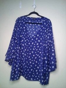 Lane Bryant Blouse Women 26 28 Short Ruffle Sleeve V-Neck Pattern Blue White - Picture 1 of 15