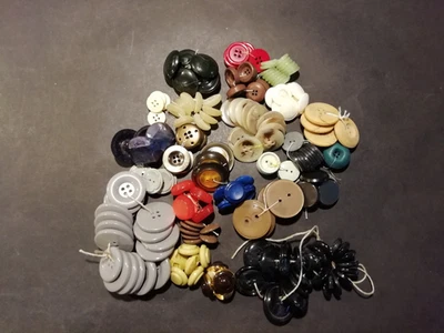 300 g Knöpfe Konvolut Knopfmischung - viele Farben und Größen - Bild 1 von 4