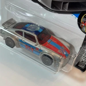 Hot Wheels 2016 Speed graphics 6/10 Porsche 934 Turbo RSR Falken silver - Picture 1 of 7
