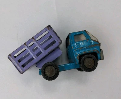 Caminhão estaca vintage 1968-69 Marx aço prensado azul e roxo - Imagem 1 de 4