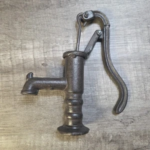 RUSTIC CAST IRON PUMP CISTERN WATER DECOR ONLY 8.5" TALL GARDEN FARM BATHROOM - Picture 1 of 8