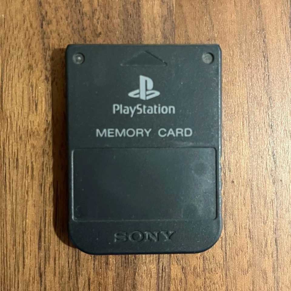 Memory Card Originale Sony 1MB PS1 Nero Opaco  Originale Perfetta - Immagine 1 di 2