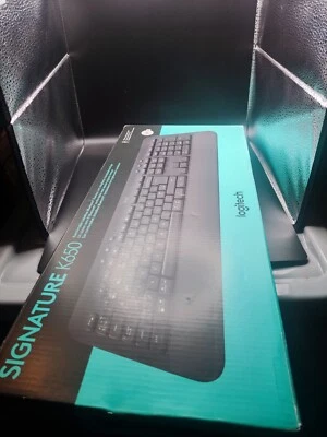 Logitech Signature K650 Wireless Keyboard with Wrist Rest France 🇫🇷 - Image 1 of 4