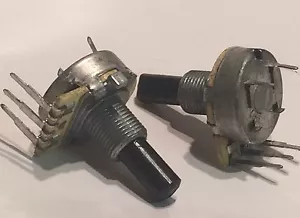 OMEG POTENTIOMETER 4K7 LIN PCB HALTERUNG TOPF UK HERGESTELLT IN VINTAGE UK AMPS ad2z1 - Bild 1 von 1