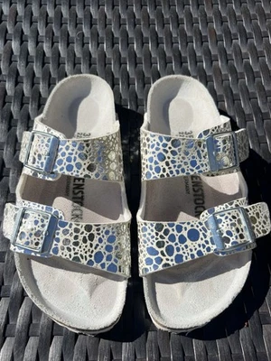 BIRKENSTOCK Sandals Arizona Size 35 Us 4 woman’s Stone White Silver Buckle Clean - Image 1 of 4