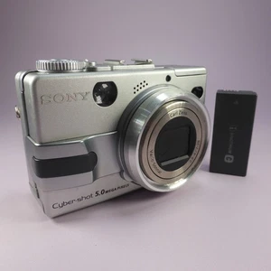 Sony Digital Camera Cybershot DSC-V1 5.0MP Silver Tested - Picture 1 of 8