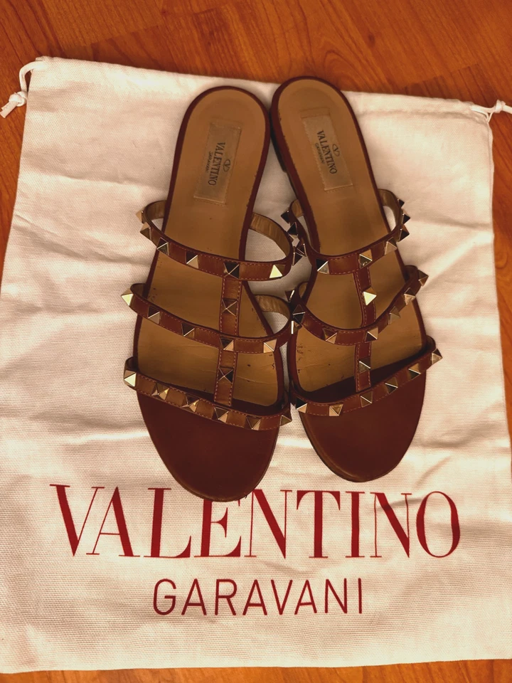 Valentino Garavani Rockstud Nappa Slide Marrón Talla 7 37.5 Sandalia Bolsa Antipolvo Foto 1 de 4