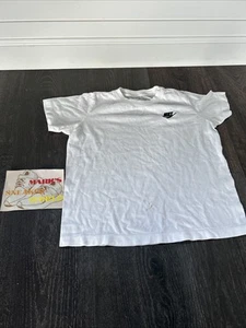 Nike Boys Youth M Medium White T Tee Shirt Soccer Picture Swoosh - Picture 1 of 4