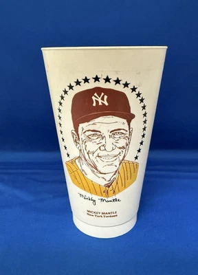 MICKEY MANTLE NEW YORK YANKEES 1973 SOUTHLAND 7-11 SLURPEE PLASTIC HOF CUP - Image 1 of 2