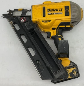 DeWalt DCN692 Type 3 XR 18V Cordless Brushless Nailer Nail Gun + 4.0Ah Battery - Picture 1 of 21