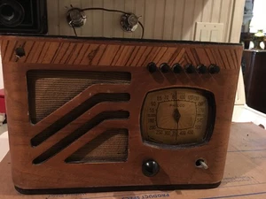 Radio PHILCO modelo 39-7, tiene pulsadores, tubo madera sobremesa, usado - Imagen 1 de 8