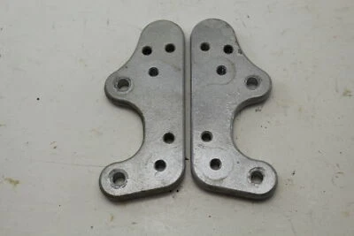 06 07 08 09 10 SOPORTES ELEVADORES JUEGO TRASERO IZQUIERDO Y DERECHO UNITED MOTORS V2S GT250 - JUEGO Foto 1 de 4