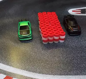 Pila de neumáticos rojo blanco límite de pista 1:76 juego de 40 para Turbo Racing - Imagen 1 de 2