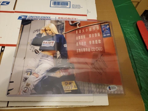Iggy Azalea Signed 8x10 Photo Autographed COA Beckett BAS Grammy Rapper Model b Cover